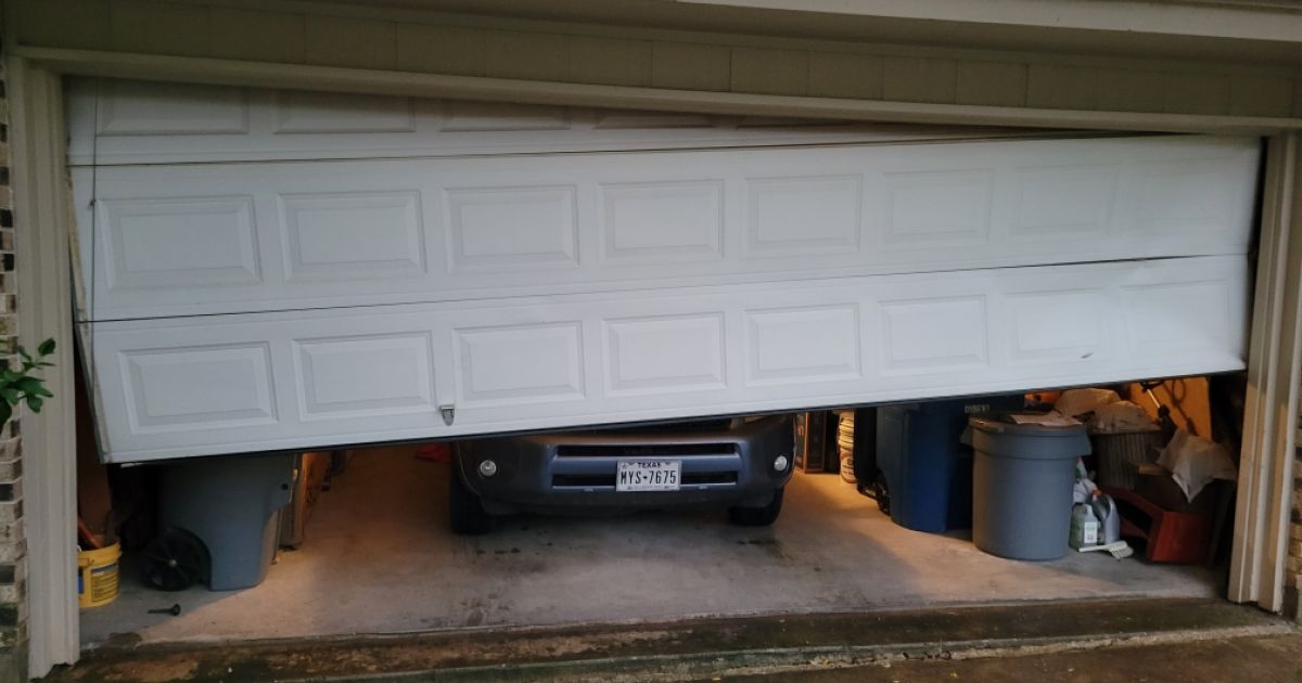 4 Emergency Garage Door Repairs to Leave to the Pros
